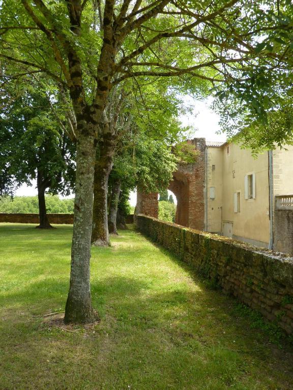 Le Dormeur Du Val Panzió Le Mas-dʼAgenais Kültér fotó